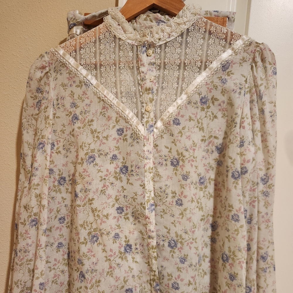 Vintage 1970's Jessica's Gunnies   Women's Floral Blouse And Skirt Set
